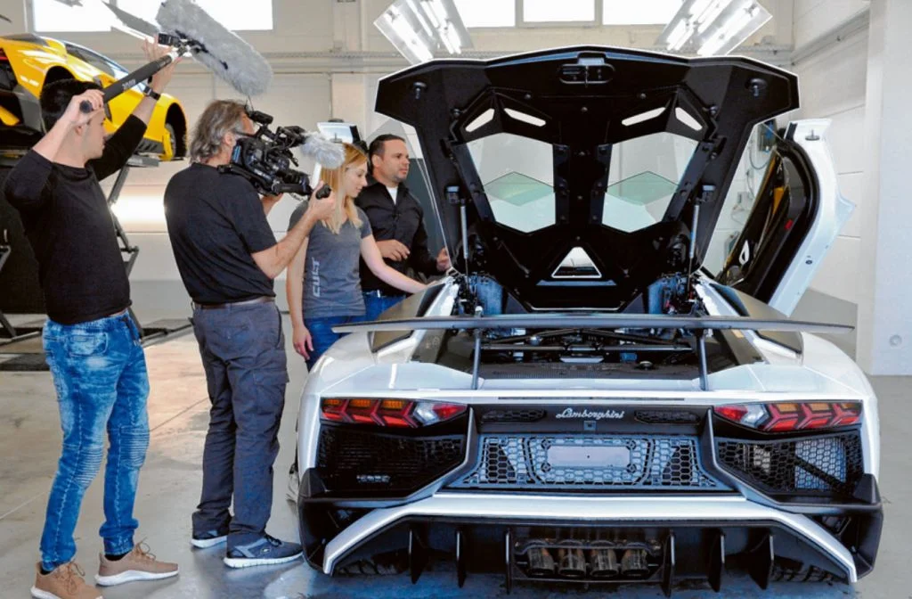 TV-Team bei CULT Car - Dreharbeiten mit Lamborghini